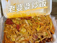 番茄腊肠炒饼-老婆婆炒饭(小白楼1902欧式风情街店)