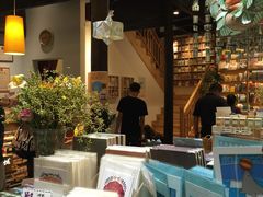 -猫的天空之城概念书店(杭州南宋御街店)