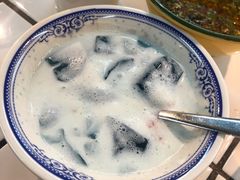 蓝色冰粉-巴卤社老火锅(财富店)