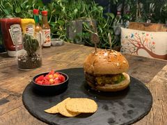 烤菠萝汉堡-HIGH FIVE哈福手工汉堡(桂林路店)