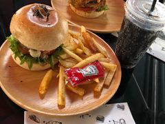 芝心手打牛肉堡-龙治汉堡(中华城店)