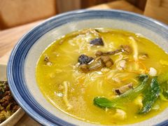 招牌姬松茸鸡汤米线-鲜大人粉馆