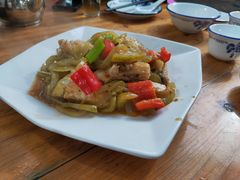 沙鱼焖酸瓜-黄记四更烤乳猪店