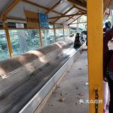 自己控制速度。一开始担心控制不好撞到别人