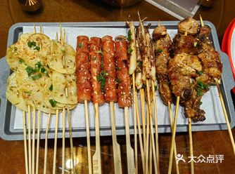  首先，必点他们家的招牌——秘制羊肉串！
