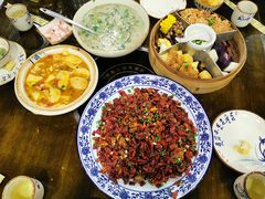 -黄桷树曹家私房菜(江与城店)