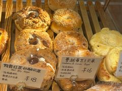 -天井·丑面包搭咖啡