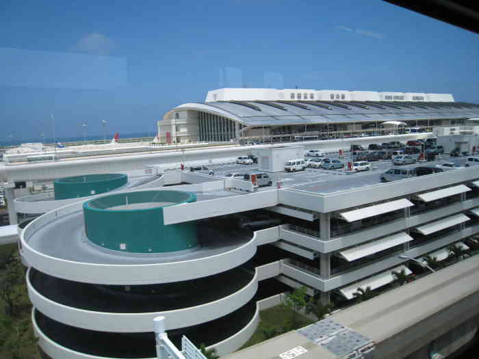 那霸机场-"比起首都机场来说,冲绳的那霸机场还是太小.