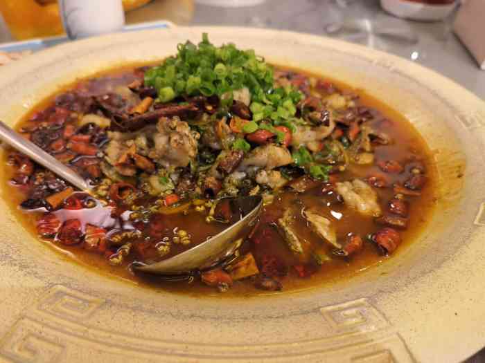 万绣园鱼鲜馆(健德门店)-"在门口小小失望,那是自然古朴的小院门.但.