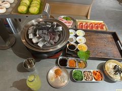 -围炉肉舍•炭烤活鳗•丹东海鲜烤肉(步行街店)