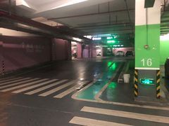 -繁花中心-停车场
