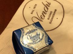 -VENCHI 闻绮(上海佛罗伦萨小镇店)