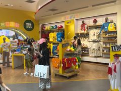 -m豆巧克力世界(上海世茂广场店)