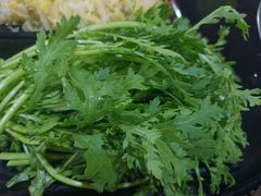 茼蒿-果松木炭酸菜铜火锅·外婆参鸡汤