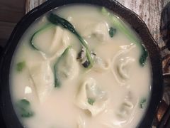 三鲜馄炖-十面欢腾·海鲜面·台式Bistro(长乐路店)