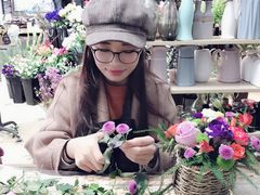 沉浸在花海的美女-ChaKo Flora ·茶子花艺 (市北店)