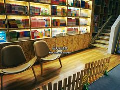 -新华里咖啡书吧(新华书店小寨店)