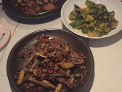 -阿瓦山寨·湘菜现炒·剁椒鱼头王(咸阳总店)