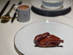玻璃脆皮香茅石歧乳鸽-炳胜私厨(万象前海店)