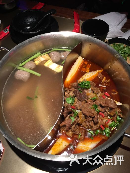 特色牛腩鸳鸯锅