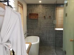 -田园东方蜜桃村的田野营地