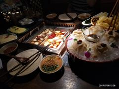 -老牌坊云南鱼豆花火锅(哈西万达店)