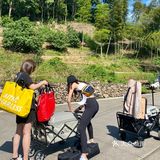 在山脚野营