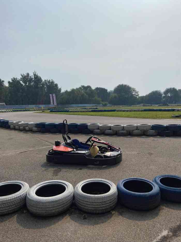 仁翔卡丁车赛场-"玩的好爽 赛道蛮长的 弯道比较多 就是车.