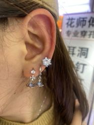-花师傅专业手穿耳洞打耳洞穿孔