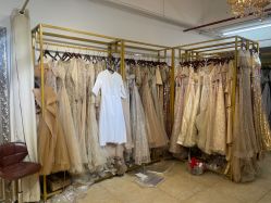 -月月婚纱礼服仓储店(王府井店)