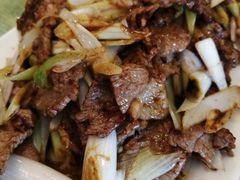 葱爆羊肉-桃子餐厅·天津菜(红星路直营店)