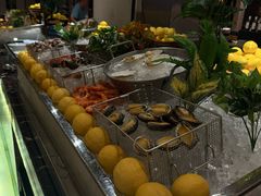 -广州万富希尔顿酒店·感趣自助餐厅·金秋蟹宴生蚝海鲜刺身