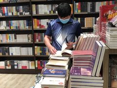 -钟书阁(群光广场店)
