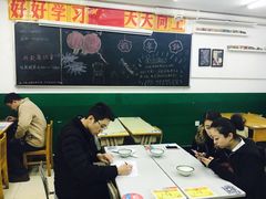 大堂-做了不起的80后