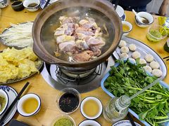 五指毛桃清凉补锅底-威邵鸡煲(西华路总店)