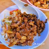 今天工作餐来又来吃艾小串啦！