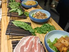 -明洞阿姨·韩式酱蟹烤肉·创意料理(三元桥店)