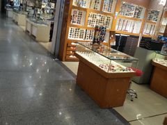 -三叶眼镜城批发市场(上海火车站店)
