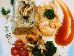 -Chom Cafe and Restaurant