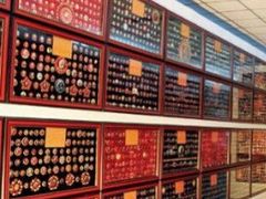 -毛泽东像章珍藏馆