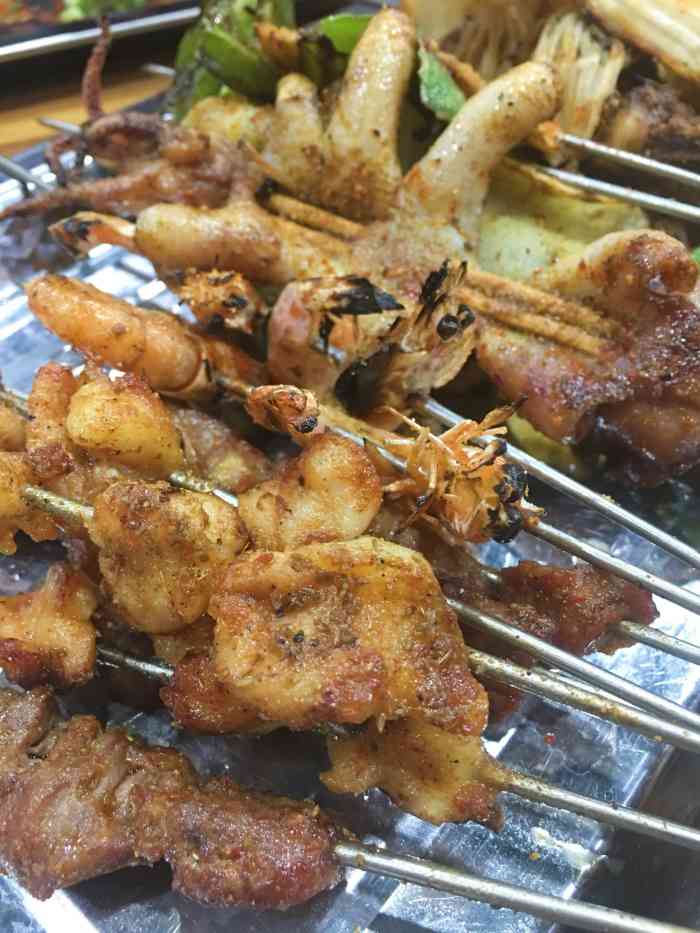 梁记烧烤(友谊街店)-"我吃了好几次都不知道是哪一家,每次都是朋.