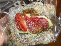 草莓吉士丹麦酥杯-PAPER STONE BAKERY(天汇广场店)
