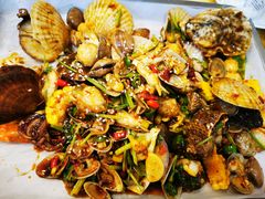 -鑫渔港海鲜本地菜·山海关浑锅(东戴河店)
