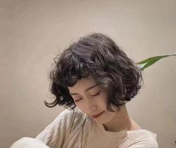 -BULB STUDIO 巴柏明星发型工作室