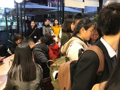 等位区-喜茶(深圳东门1234店)