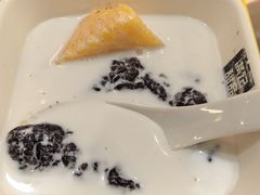 芒果白雪黑糯米-满记甜品(巴黎春天宝山店)