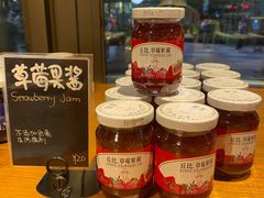 草莓果酱-Dough&Joe团憩(瑞虹天地月亮湾店)