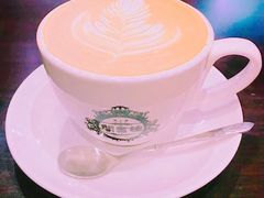 拿铁咖啡-钟书阁(松江泰晤士小镇店)