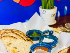 三种酱配酸面包-Mesa Madre梅萨妈妈·Bintana(国贸店)