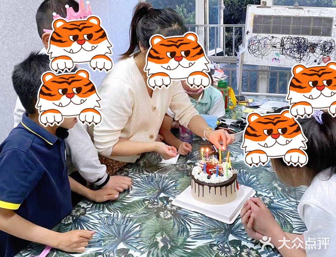 奶油也是用的动物奶油，因为自己之前也是做蛋糕的